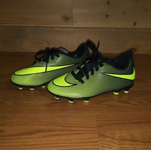 Nike soccer cleats for girls youth size 12c